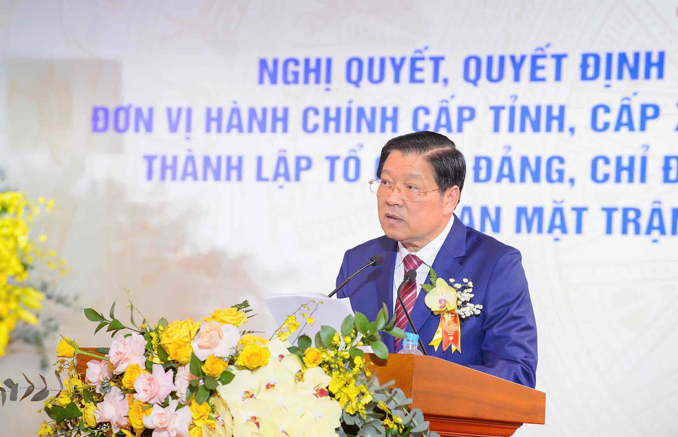 Phan Dinh Trac氏、政治委員、中央党書記、中央内政委員会委員長が、新ドンナイ省の発表式典で指示を述べました。写真:HAC