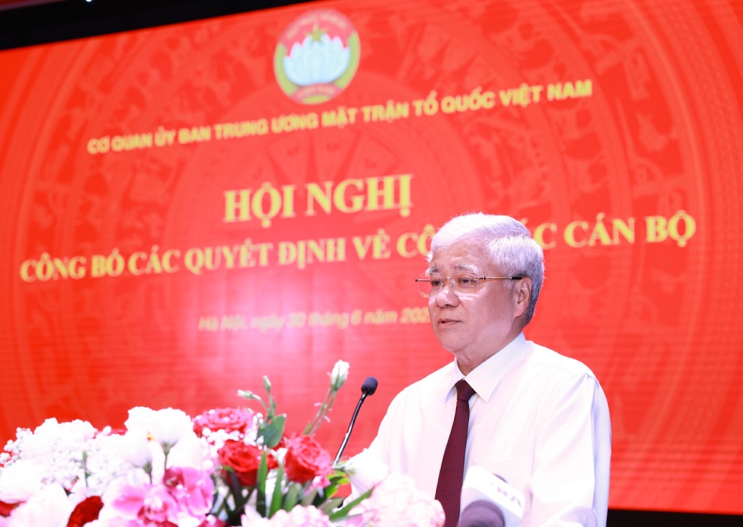 Do Van Chien 씨 - 정치국 위원 당 중앙위원회 서기 당 중앙위원회 베트남 조국전선 당위원회 서기 중앙 단체 베트남 조국전선 중앙위원회 위원장 기관장 - 회의에서 발언. 사진: Hai Nguyen