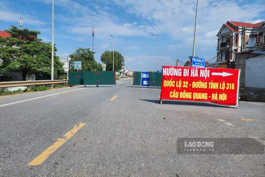 Nam 2024, cau Trung Ha nhieu lan cam phuong tien, gioi han tai trong do sua chua. Anh: To Cong.