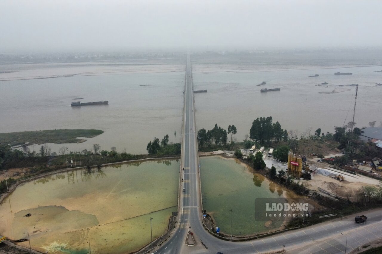 Cau Van Lang bac qua song Hong noi Phu Tho voi Ha Noi. Anh: To Cong.
