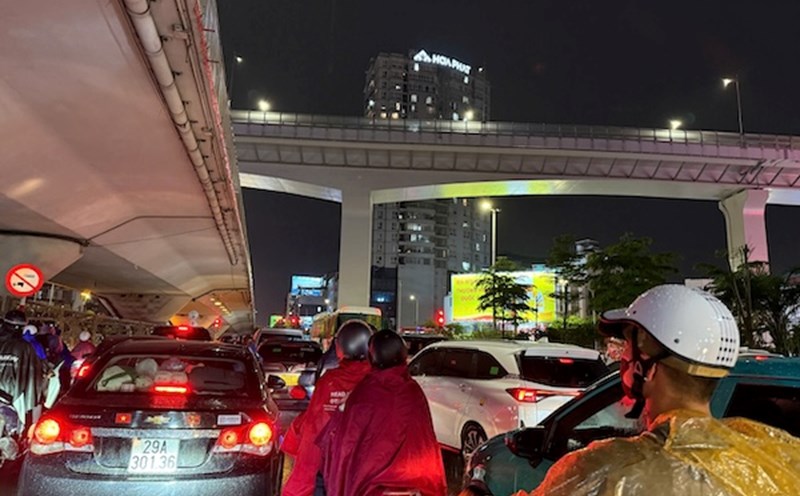 Heavy rain caused local congestion on many streets in Hanoi.