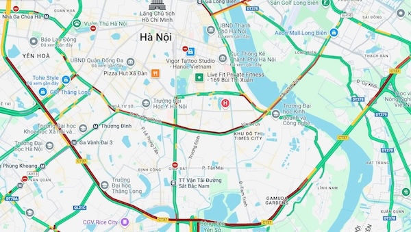 Theo doi tren ung dung Google Maps, hau het cac tuyen duong noi thanh, duong vanh dai o Ha Noi deu dang xay ra tinh trang un tac, tham chi un tac nghiem trong. Hinh anh ghi nhan luc 20h16 ngay 30.6.