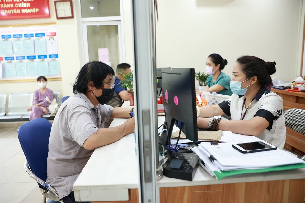 Hai Duong officials and civil servants are supported with postgraduate tuition for Law and English. Photo: Hai Nguyen