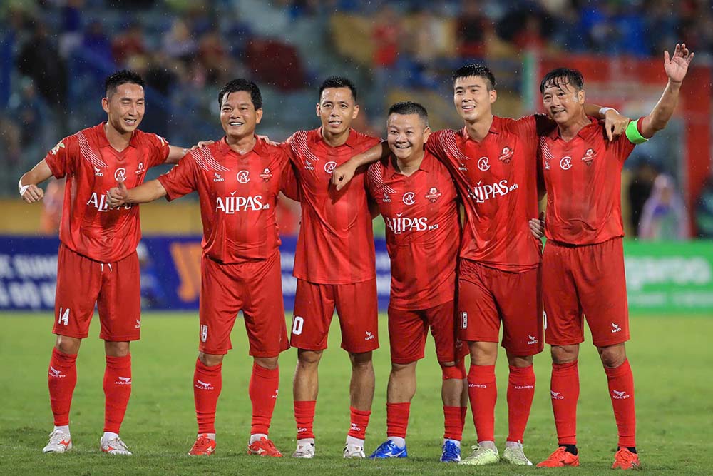 베트남 올스타즈 맨유 레전드 역전승. 사진: 민단