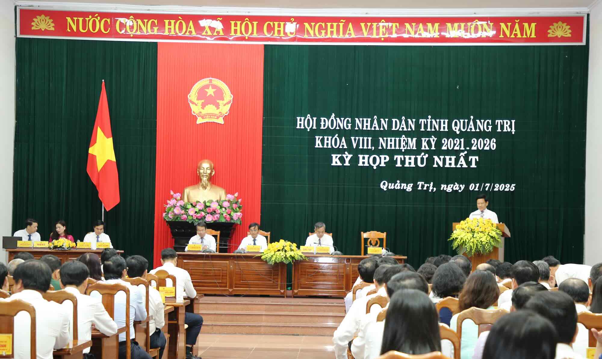 꽝찌성 인민의회는 합병 후 첫 번째 회의를 개최합니다. 사진: Cong Sang