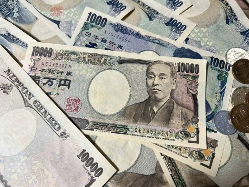 Dong Yen tang gia khi dong USD suy yeu do ky vong FED som cat giam lai suat, nha dau tu cho khao sat Tankan tu BoJ. Anh: Phuong Anh