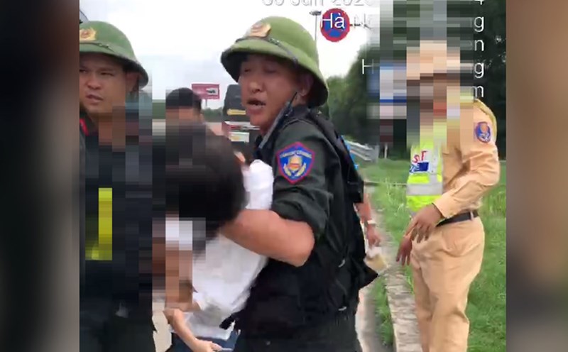 CSCD soldier records the moment he received a child who was convulsed on the highway