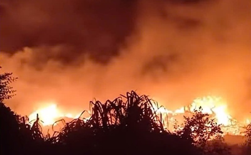 The fire broke out on the top of Ban Co mountain (Thuan Long commune, Nghe An province). Photo: Ngoc Anh