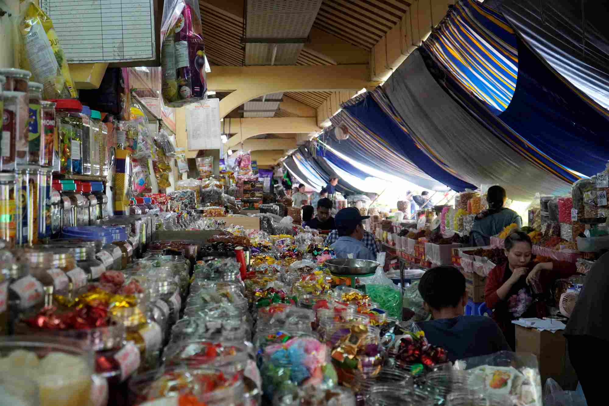 Ho kinh doanh bat dau trien khai hoa don dien tu tu may tinh tien. Anh: Ngoc Le