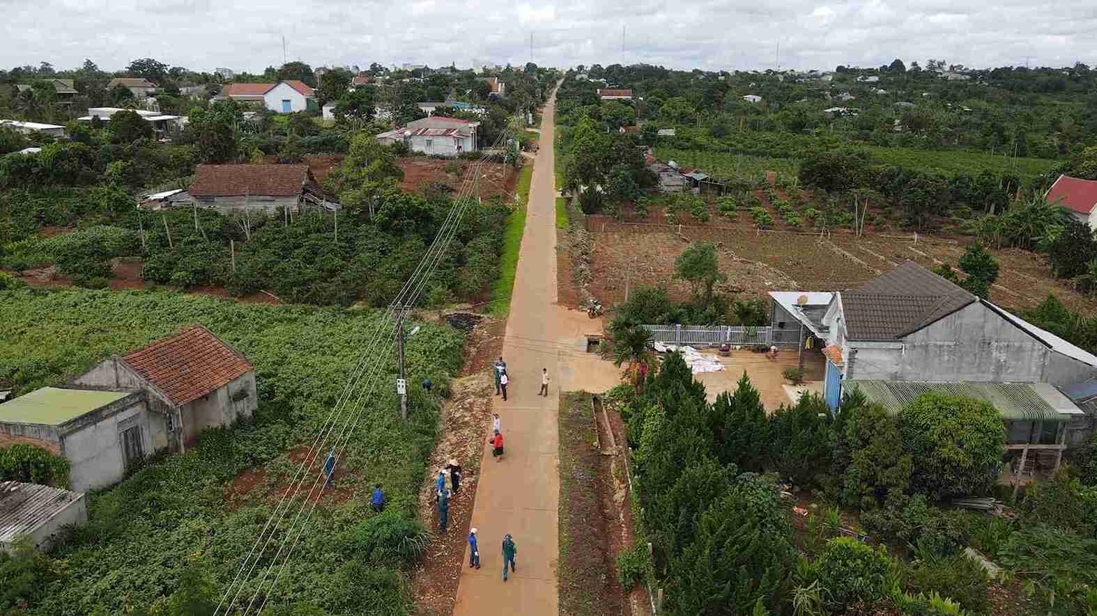 Mot goc duong nong thon moi o xa Xuan Phu. Anh: Bao Trung