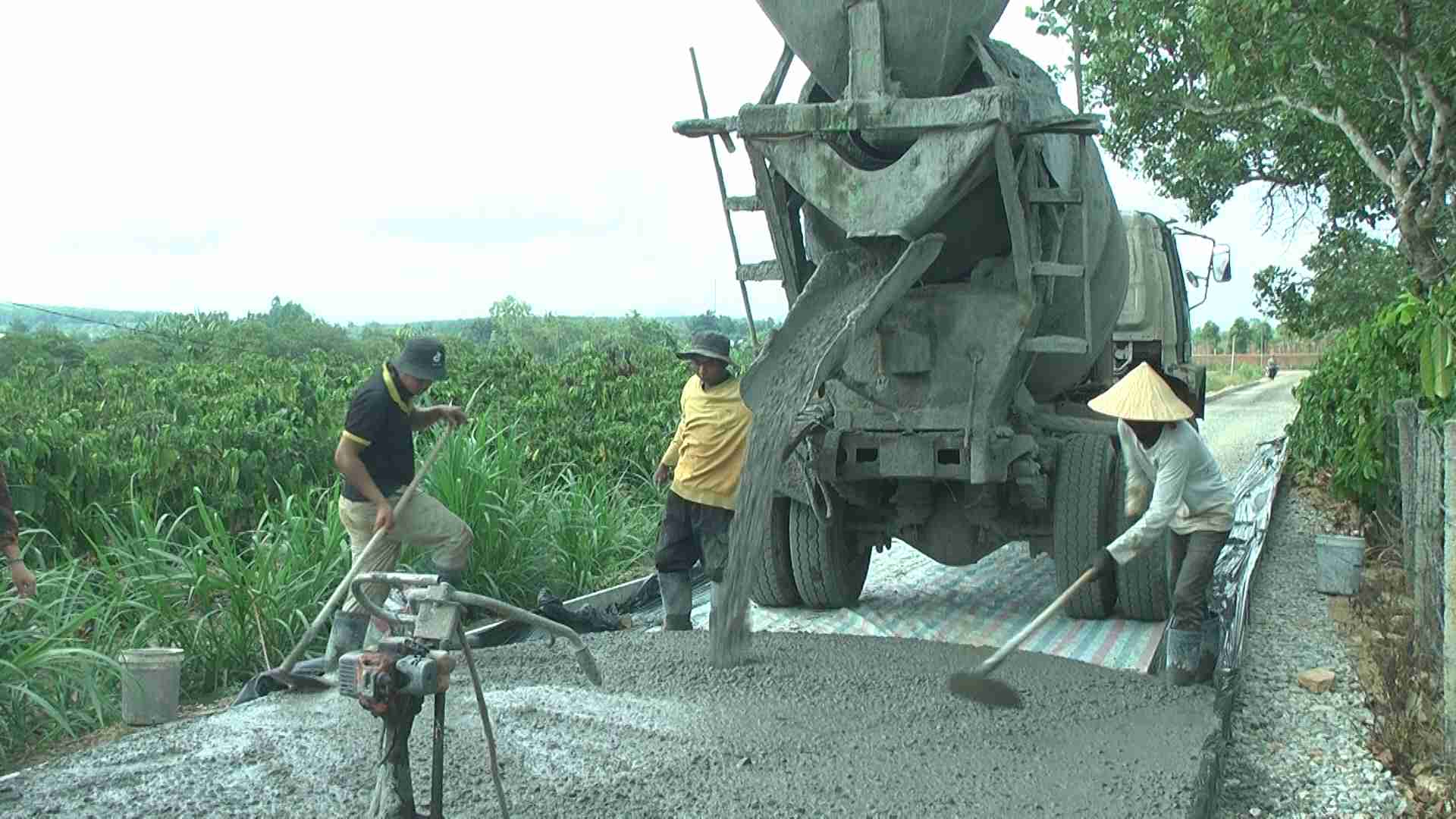 Co so ha tang xa Ea Pal duoc nang cap, thuan loi cho ba con di chuyen. Anh: Bao Trung