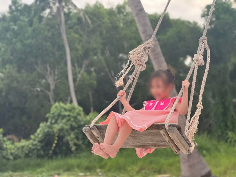 Prioritize giving children fun, swimming and soft skills during the summer vacation. Photo: Character provided