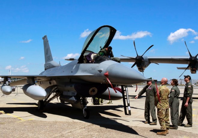 May bay chien dau F-16 do My san xuat. Anh: Xinhua