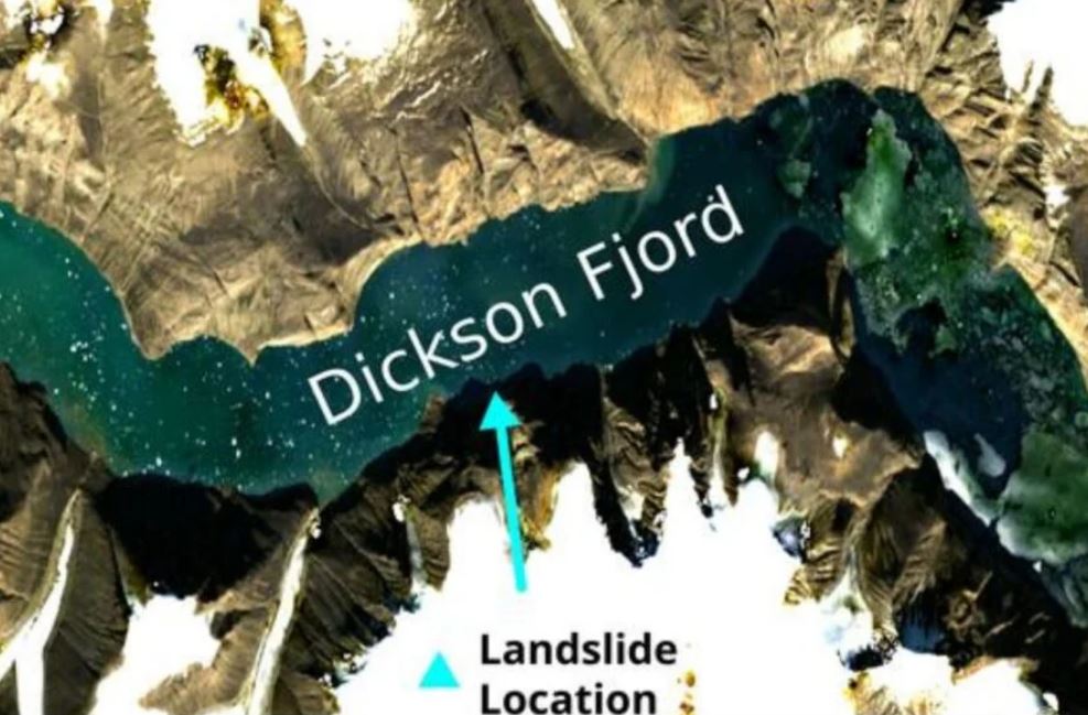 그린란드 동쪽의 딕슨 피오르드 만에서 거대한 빙하 침식에 의해 활성화된 슈퍼 쓰나미. 사진: 코페르니쿠스 센티넬 2 위성