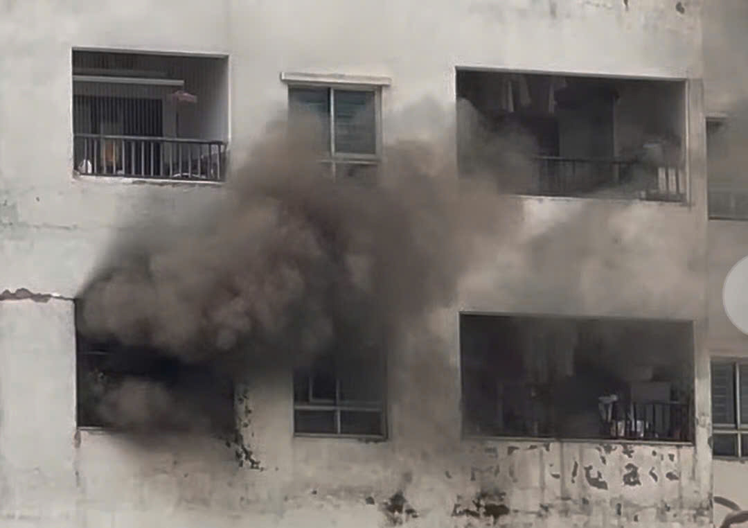 La escena del fuego en el piso 14 del edificio de apartamentos HH4A Linh Dam. Foto: Prestamo Truong
