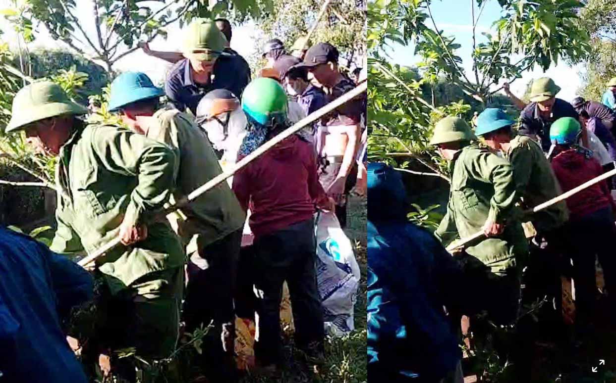 Canh nguoi dan tap trung vot ca duoi cong xa cua ho Ke Go o xa Cam My (huyen Cam Xuyen) hom 31.5. Anh: Anh Khoa.