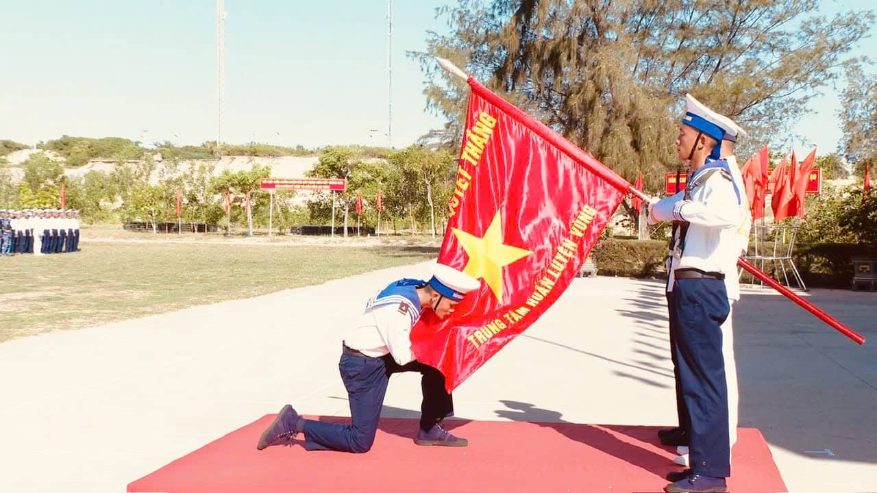 The units training the new soldiers of Naval Region 4 held an oath-taking ceremony for the new soldiers. Photo: Minh Chau