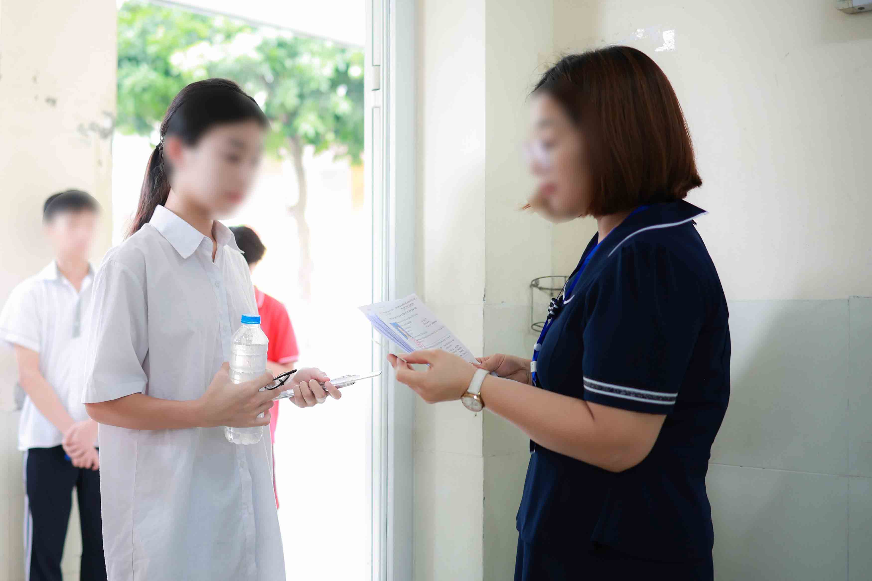 Candidates taking the 10th grade public high school exam in Hanoi in 2024. Photo: Hai Nguyen