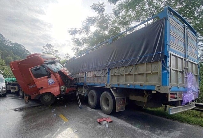 Tai nạn liên hoàn trên Quốc lộ 4A, một người bị thương nặng