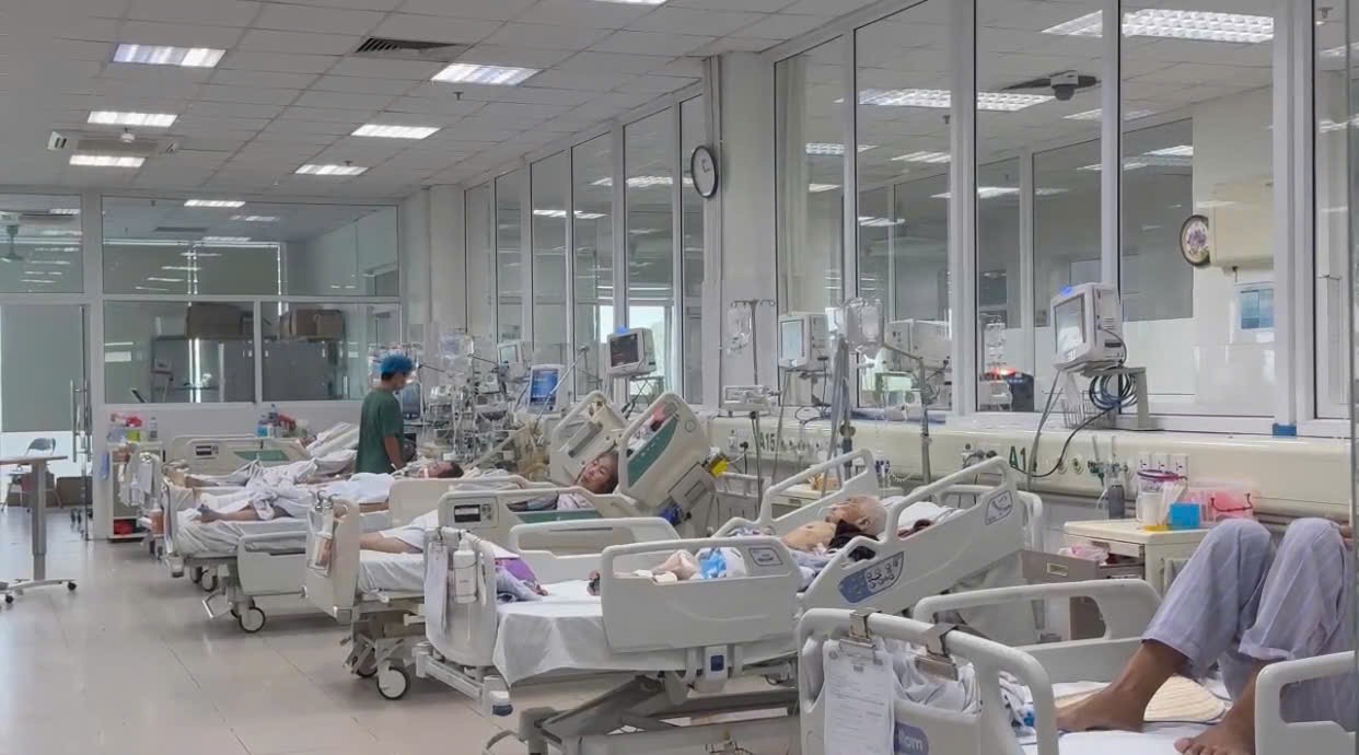 Caring for seasonal flu patients at the Central Hospital for Tropical Diseases. Photo: Ha Le