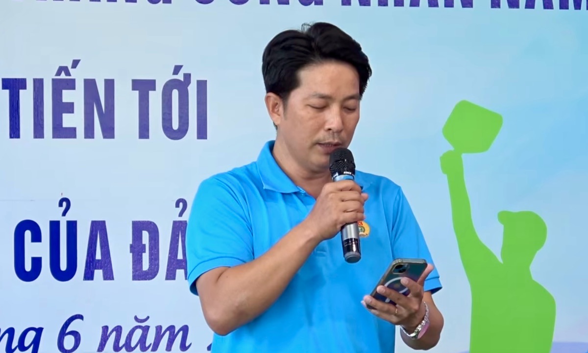 Ông Lê Ngọc Linh - Chủ tịch LĐLĐ huyện Tuy Phong phát biểu bế mạc giải đấu. Ảnh: Linh Lê 