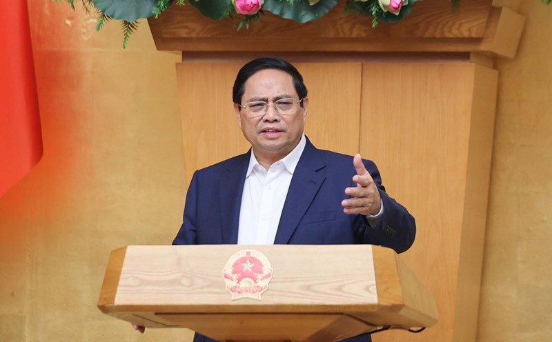 Politburo member and Prime Minister Pham Minh Chinh said that it is necessary to boldly hand over medical and educational facilities to localities. Photo: VGP/Nhat Bac.