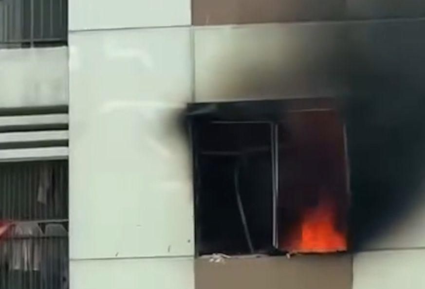 El fuego se quemo dentro del apartamento en el piso 23 del apartamento Eurowindow River Park Dong Tru. Foto: Truong Thuys