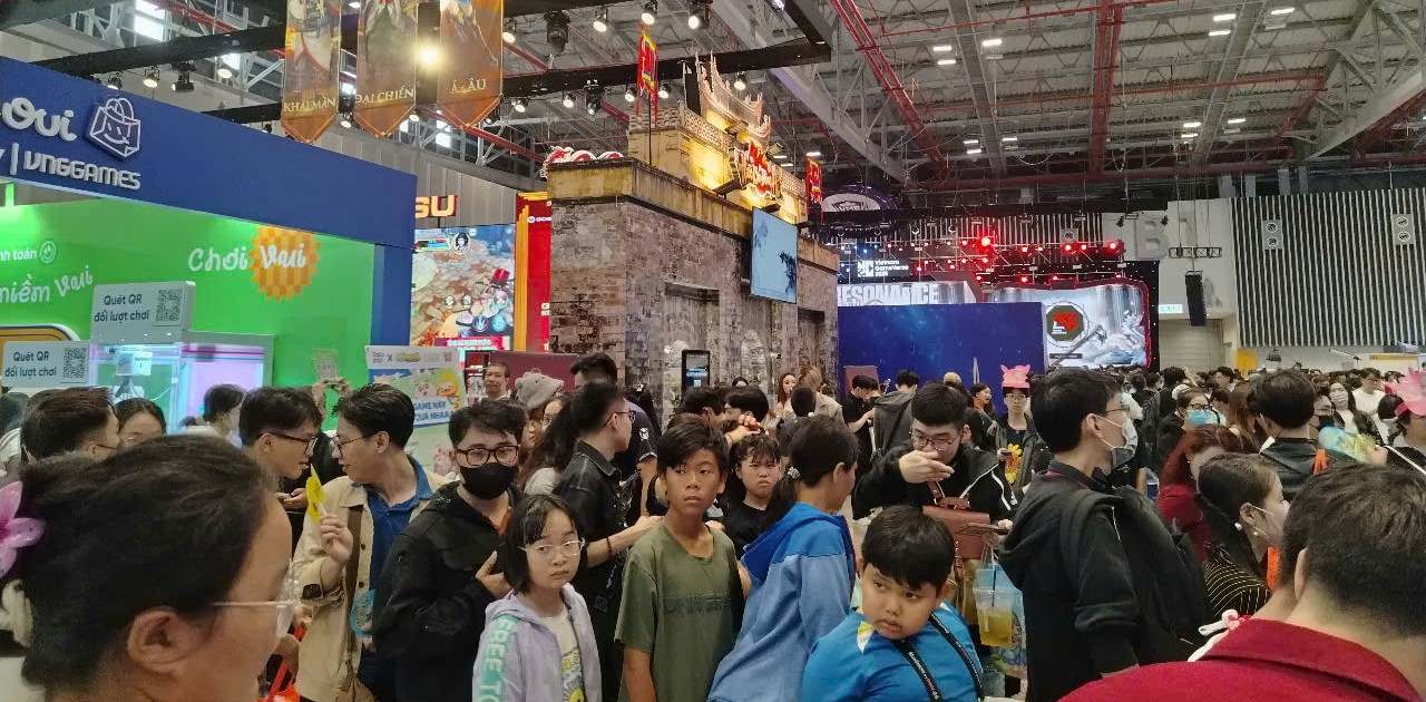 Viet Nam co so luong nguoi choi game va me game lon, do la nen tang de tao nen mot cong dong sang tao game trong tuong lai. Anh: Nguyen Dang