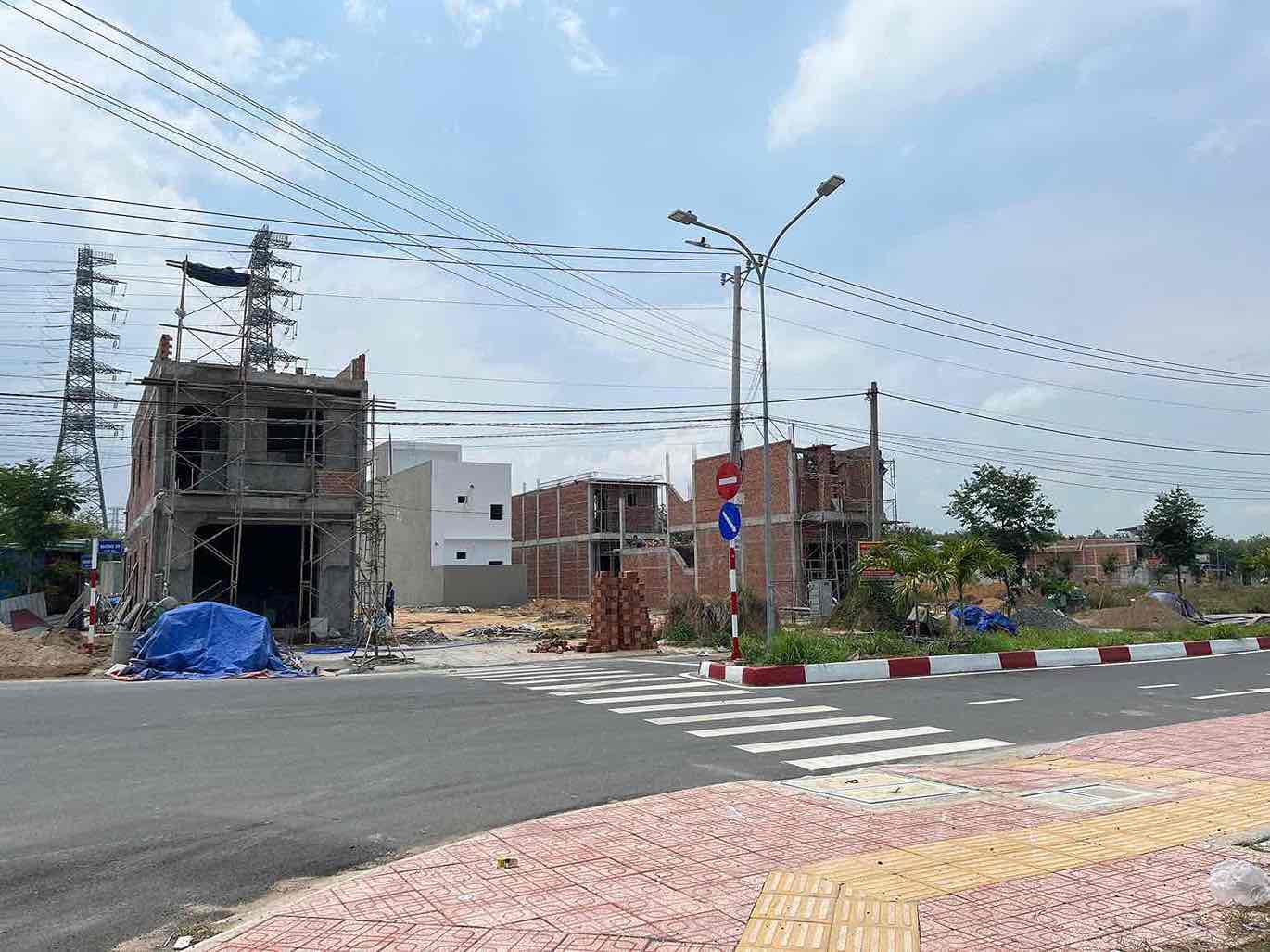 Construyendo casas en la provincia de Dong Nai. Foto: HAC