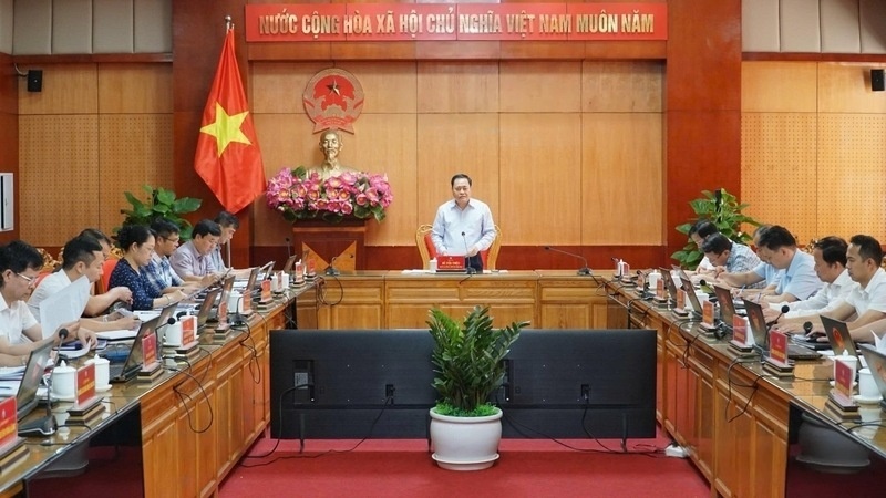 El presidente del Comite Popular de Lang Son, Ho Tien Thieu, solicito drasticamente al desembolsar el capital de inversion publica. Foto: Gia Khanh