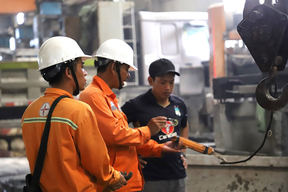 EVNCPC actively promotes businesses and large customers to participate in the implementation of the power load adjustment (DR) program. Photo: Huong Nguyen