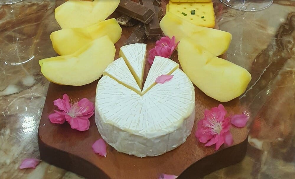 Eating cheese regularly will bring many good benefits to oral health. Photo: Tuan Dat