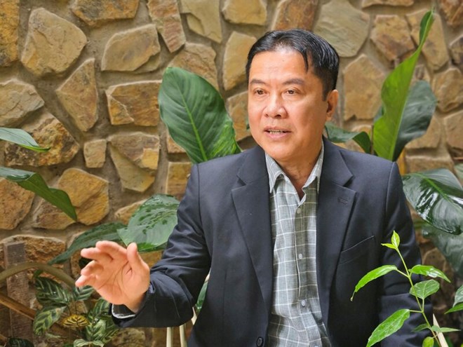 TS. Nguyen Ngoc Tu (chuyen gia ve thue) phan tich: “Mot ho dang nop khoan 1 trieu dong/thang, tuong duong doanh thu khoan khoang 70 trieu. Neu ke khai dung, doanh thu thuc te 200 trieu thi thue tinh theo ty le co the len 3 - 5 trieu dong/thang. Anh: Quoc Huy.