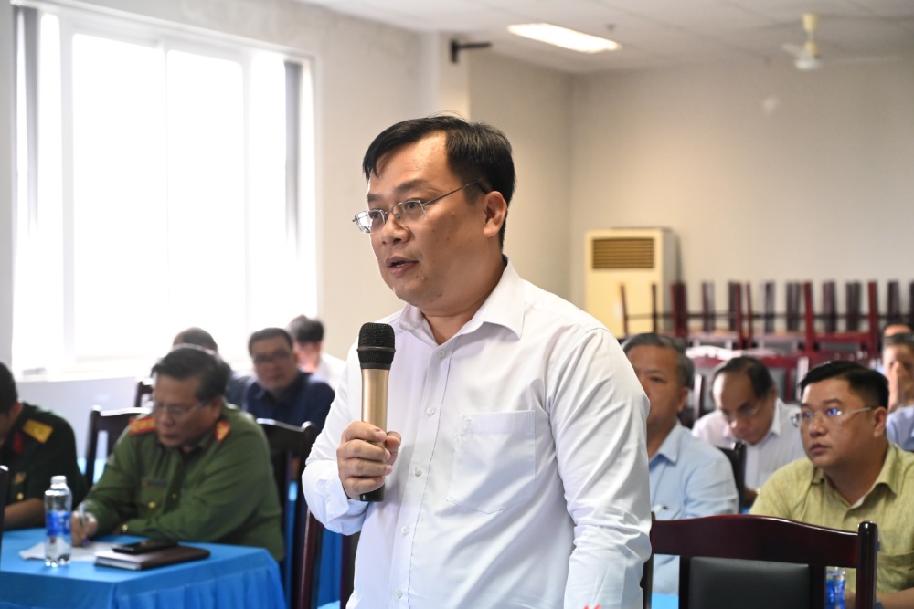 Phó Giám đốc Sở Y tế Kiên Giang Chung Tấn Thịnh thông tin về việc kiểm tra các mặt hàng liên quan vấn đề thuốc giả, sữa giả... Ảnh: Xuân Nhi