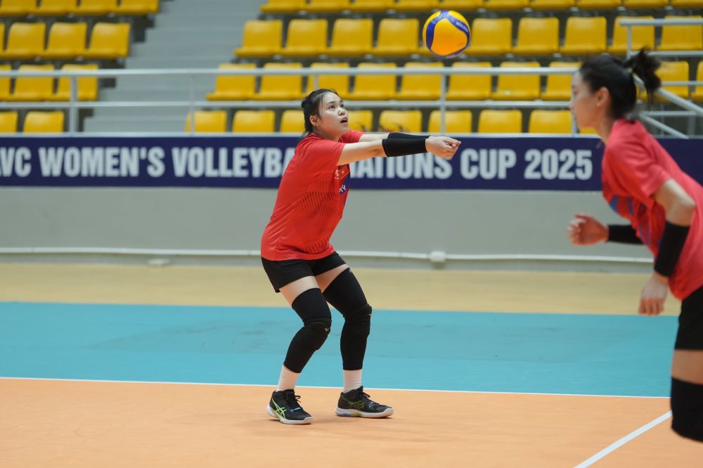 Ly Ly nhanh chong hoa nhap voi loi choi cua tuyen bong chuyen nu Viet Nam. Anh: Bong chuyen Viet Nam