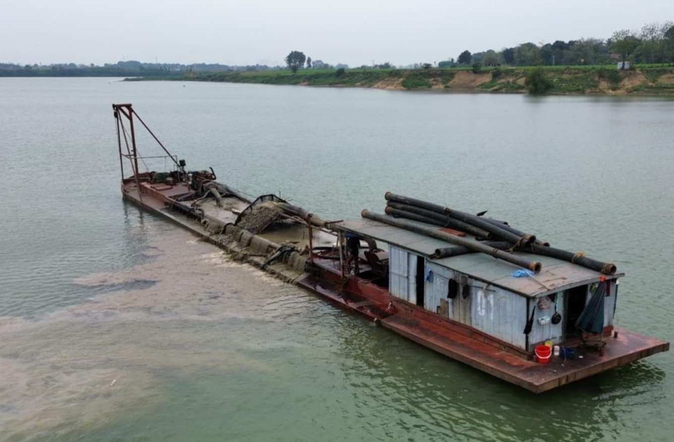Viec khai thac cat xay dung tren dia ban tinh Thanh Hoa dang gap kho khan, khien nguon cung khan hiem va gia cat tang cao. Anh: Minh Hoang