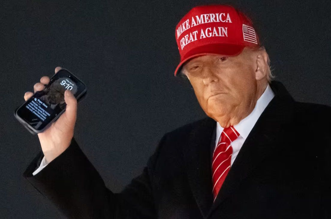 US President Donald Trump holds a phone call at Andrews Joint Stock Station, Maryland, on May 30, 2025. Photo: AFP