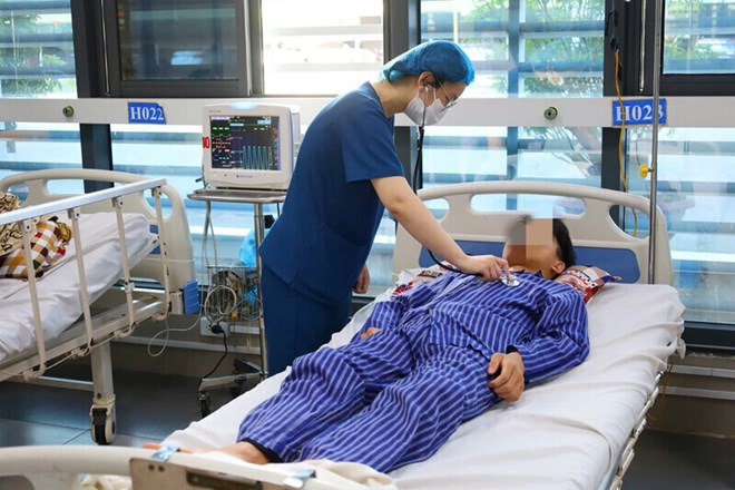 Sau bữa cơm tối, 4 người trong một gia đình ở Lạng Sơn nhập viện cấp cứu