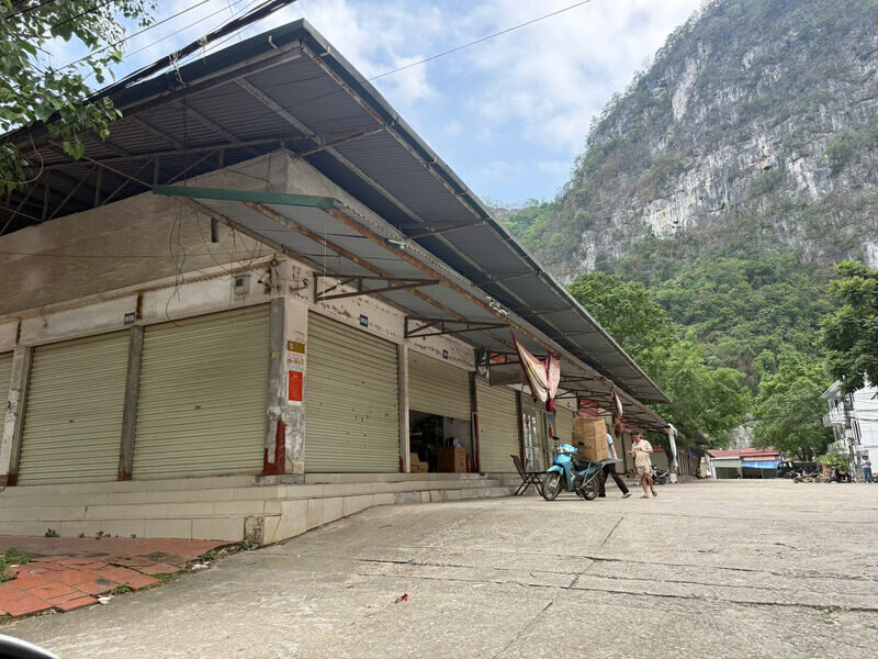 Mot so tieu thuong tranh thu chuyen hang di noi khac. Anh: Khanh Linh