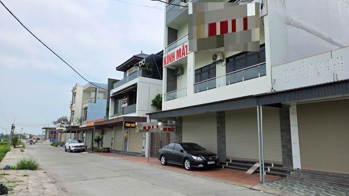 Most of the shops, wholesalers, and eyeglass retailers in Lich Dong village (Dong Cac commune, Dong Hung district, Thai Binh province) are closed. Photo: Nam Hong