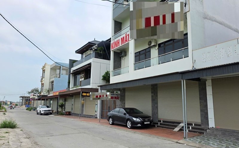 Most of the shops, wholesalers, and eyeglass retailers in Lich Dong village (Dong Cac commune, Dong Hung district, Thai Binh province) are closed. Photo: Nam Hong