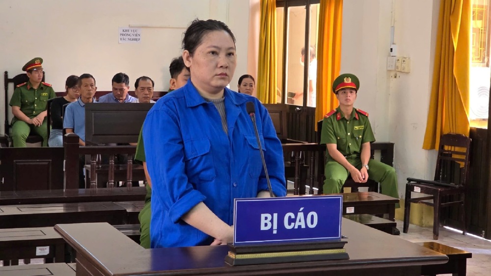 Thảo đã mua chất độc Xyanua rồi nhét vào thuốc cho chồng uống. Ảnh: Văn Vũ