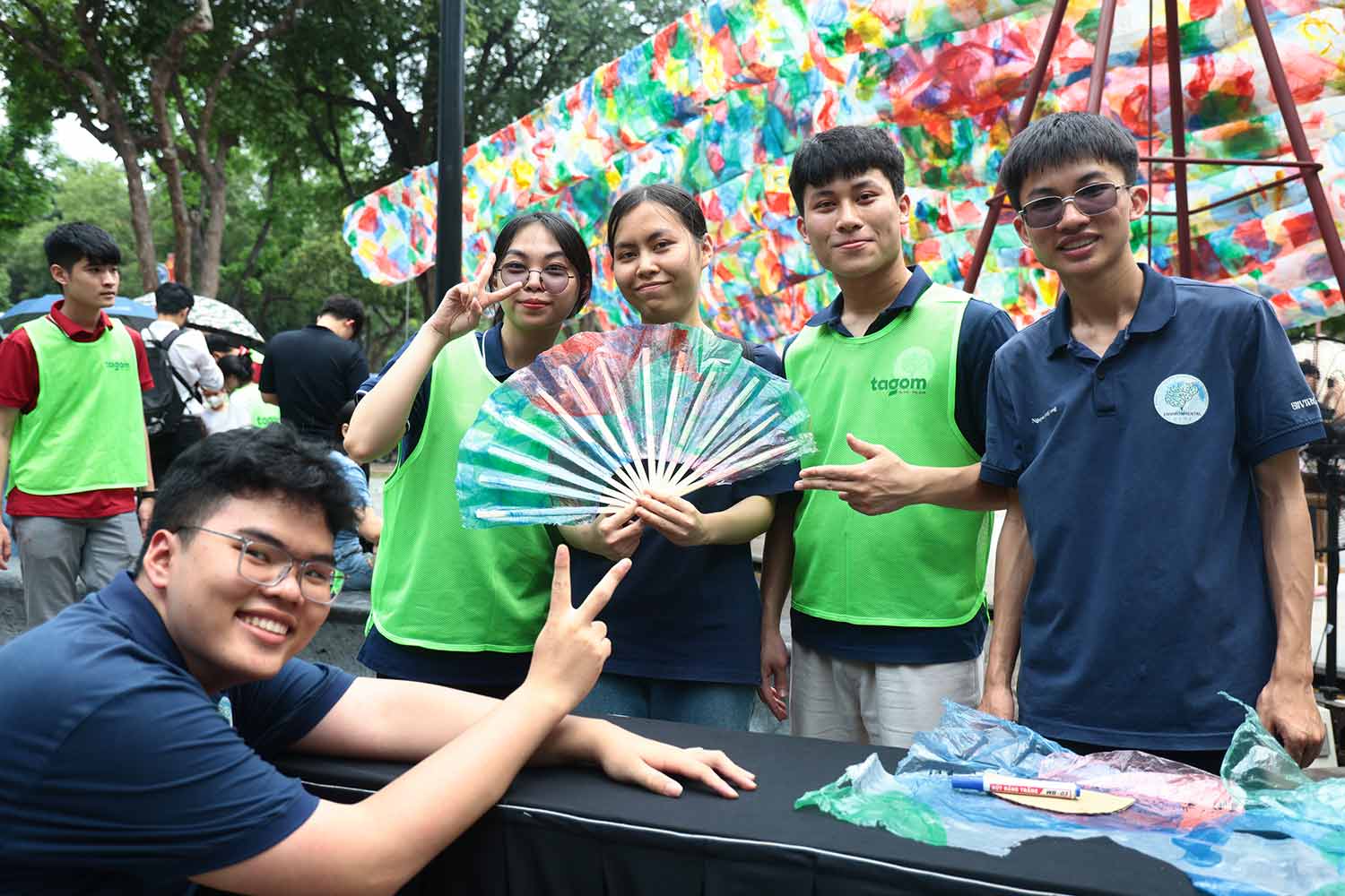 Los jovenes participan activamente en proyectos de proteccion del medio ambiente, hacia un futuro no plastico. Foto: Viet Anh