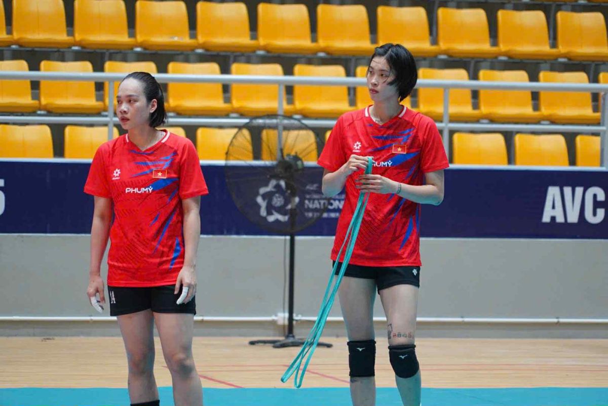 Chuyen hai Kim Thoa (trai) hi vong co dong vien toi co vu cho tuyen bong chuyen nu Viet Nam o AVC Nations Cup 2025. Anh: Sao Vang Viet Nam