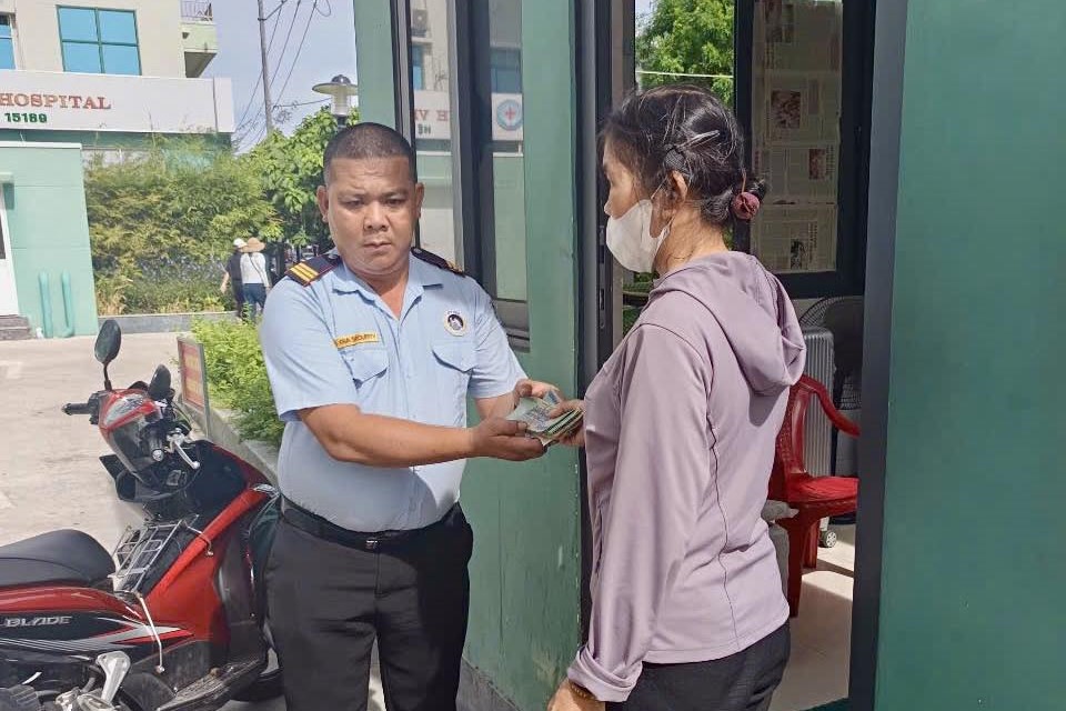 La proteccion del Hospital Da Nang regreso 20 millones a los familiares del paciente para que caigan. Foto: Hospital Da Nang