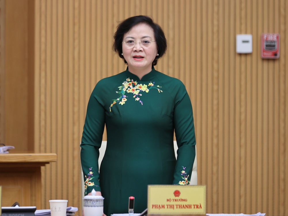 Minister Pham Thi Thanh Tra said that more than 23,000 civil servants and public employees have retired in accordance with regulations such as early retirement, resignation from work according to job requirements. Photo: VGP