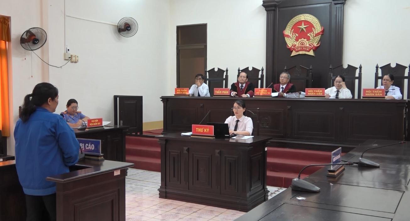 Thao retiro el cianuro para que su esposo la bebiera.