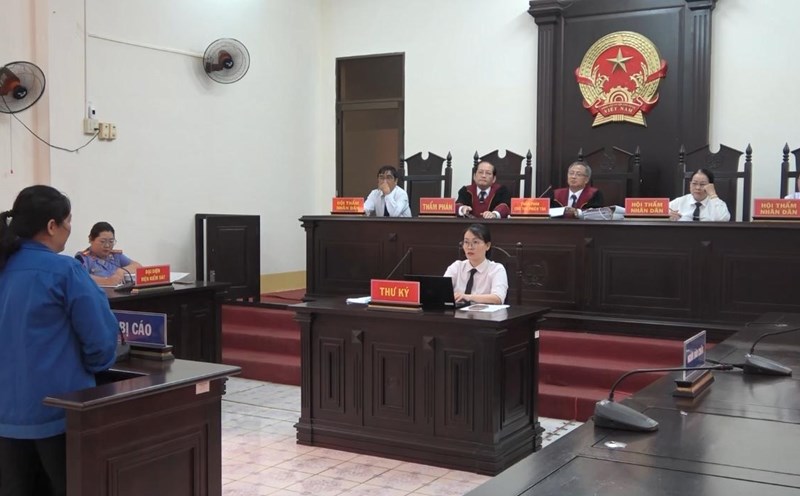 Thao gave her husband cyanide to drink.