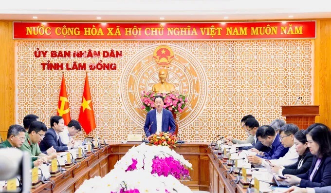 El presidente de la provincia de Lam Dong critico a los lideres del departamento que no verificaron el proyecto asignado. Foto: Doan Kien