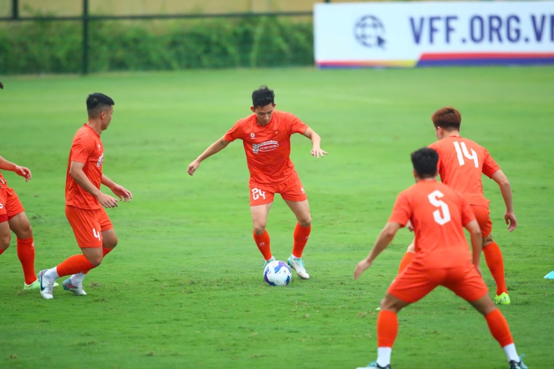 Vietnam team won a dramatic victory over U22 Vietnam in a friendly match. Photo: Minh Dan